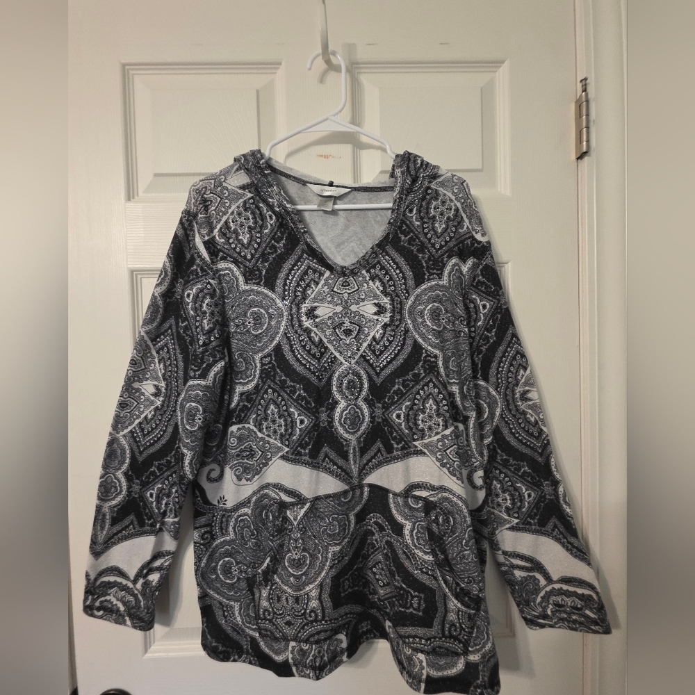 CJ Banks Black & White Glitter Paisley Hooded Pullover